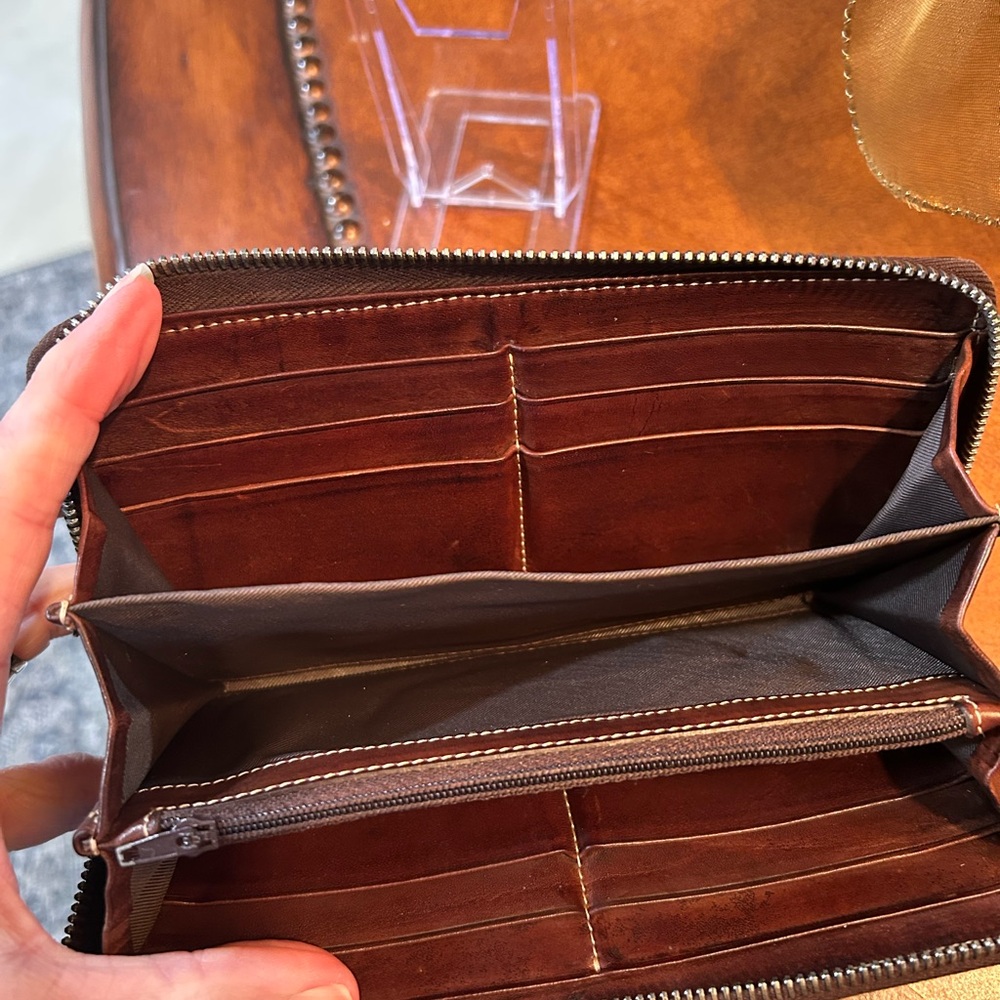 Dooney & Bourke Brown Leather Wallet 7.5x4 - Picture 7 of 10